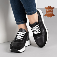 Черни дамски маратонки от естествена кожа с олекотена комфортна подметка и стилна визия