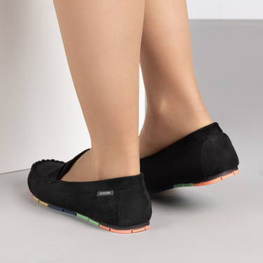 Черни дамски мокасини с перфорация и стелка от естествена кожа