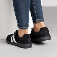 Черни дамски ниски кецове от естествена кожа с бели детайли