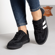 Черни дамски ниски кецове от естествена кожа с бели детайли