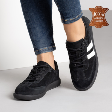 Черни дамски ниски кецове от естествена кожа с бели детайли