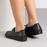 Черни дамски обувки за всеки ден – шита подметка