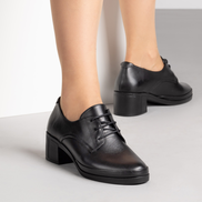 Черни дамски обувки на нисък ток от естествена кожа