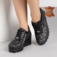 Черни дамски обувки от естествена кожа с графичен принт и олекотена платформа