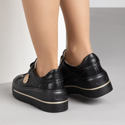 Черни дамски обувки от естествена кожа със златисти орнаменти и олекотена подметка