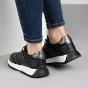 Черни дамски спортни обувки от естествена кожа със сребристи акценти и ортопедично ходило