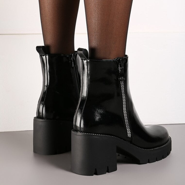 Черни лачени дамски боти с широк ток и стабилна подметка с декоративен цип