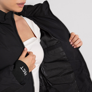 Черно дамско зимно яке с махаща се качулка и ластични ръкави