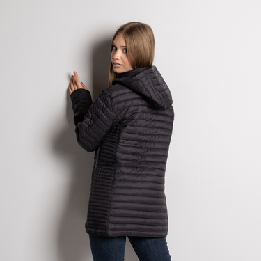 Черно дамско тънко яке с качулка – размери 3XL–7XL