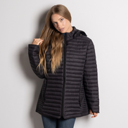 Черно дамско тънко яке с качулка – размери 3XL–7XL