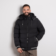 Черно мъжко ватирано яке с качулка – зимно топло яке с елегантни бели детайли